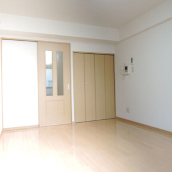 拡大写真:サン笠取 4階403の居間