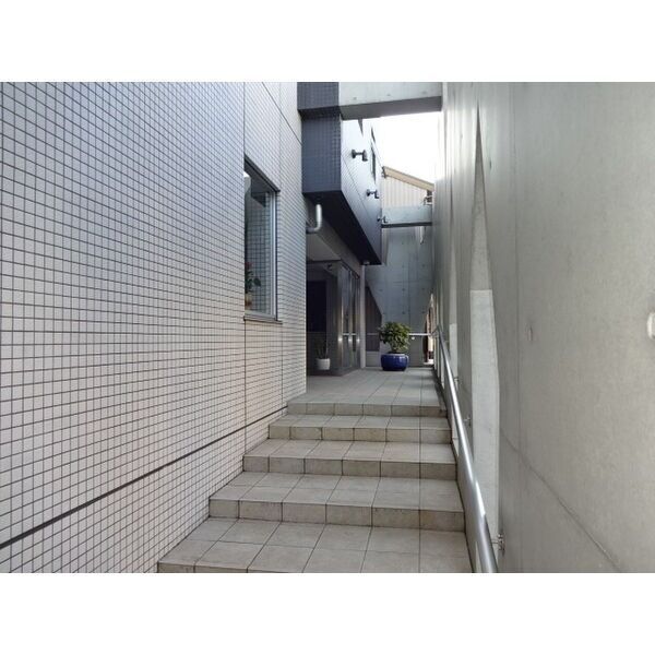 拡大写真:セイザンコート(SEIZAN COURT) 5階501のエントランス