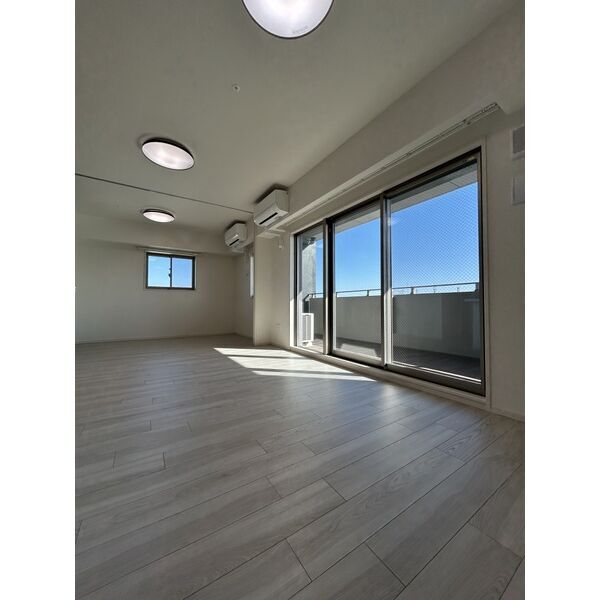 拡大写真:Alivis金山East 3階303の居間