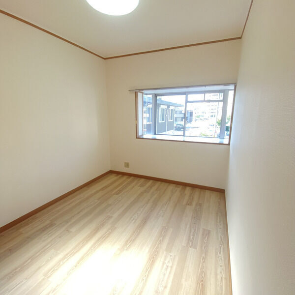 拡大写真:サンパーク大鐘 2階205の居間