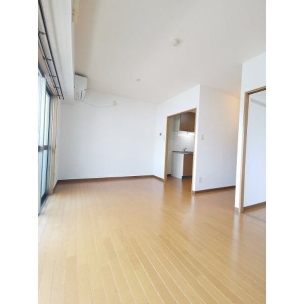 拡大写真:シャルマン高社 4階406の居間