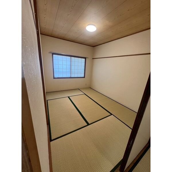 拡大写真:三進マンション 3階302の和室