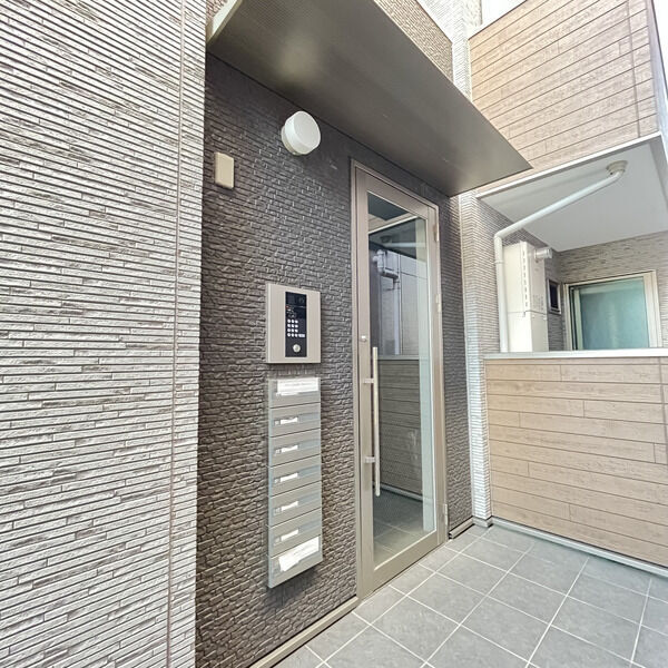 拡大写真:グランレーヴ黒川Ⅱ 1階102のエントランス