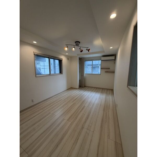 拡大写真:中村区中島町戸建て 0の居間