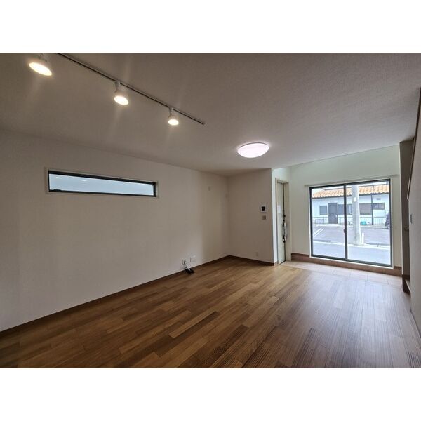 拡大写真:カッツェカヤバ 2階EASTの居間