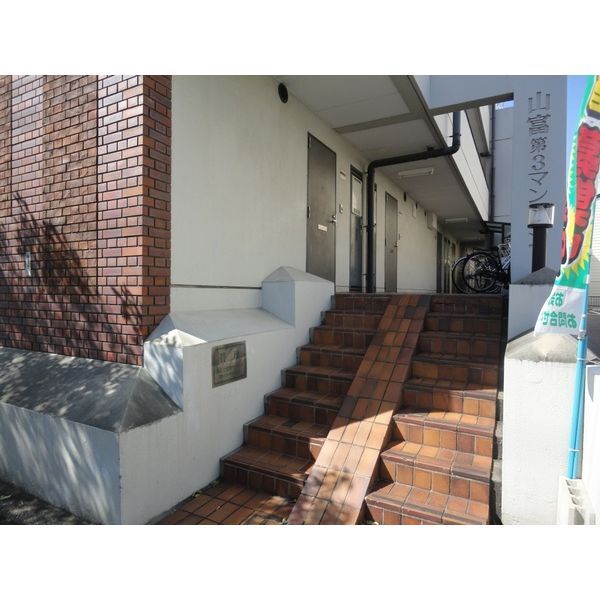 拡大写真:山富第3マンション 3階306のロビー