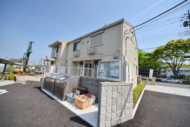 拡大写真:サニーフラット 1階105の★程よい緑に囲まれた、居心地の良い物件です★