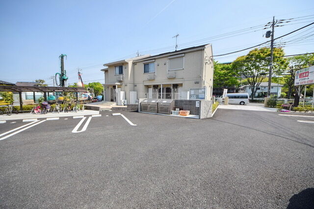 拡大写真:サニーフラット 1階105の★程よい緑に囲まれた、居心地の良い物件です★