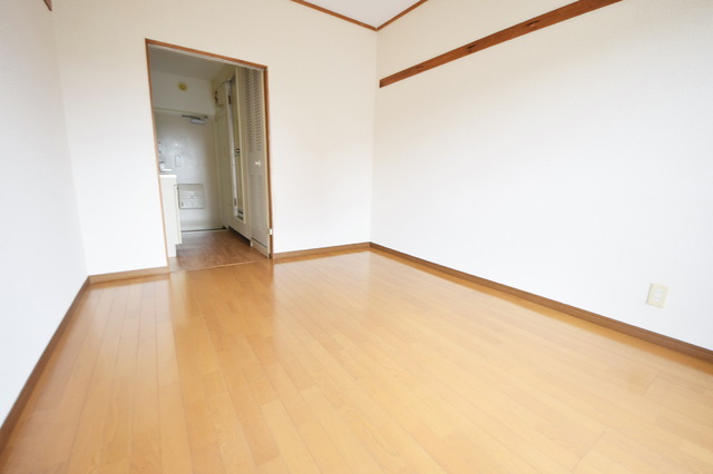 拡大写真:多摩市豊ヶ丘1丁目 1階101の〜日当たりもいいですねっ〜