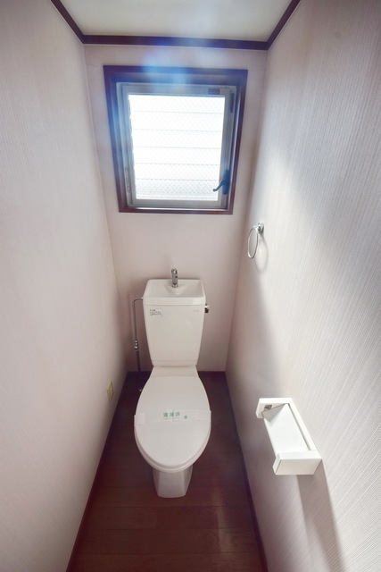 拡大写真:町田市忠生4丁目 2階205の〜トイレの時間も大切なひととき〜