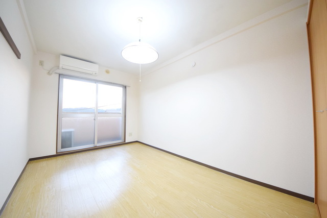 拡大写真:ルピナス1 1階102の〜休日はお部屋でゴロゴロっ〜