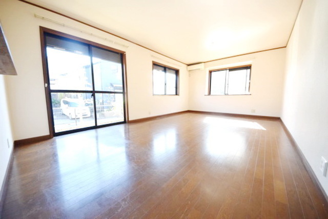 拡大写真:片平5丁目賃貸住宅L棟 1階01の〜広々お部屋で気持ちいい〜
