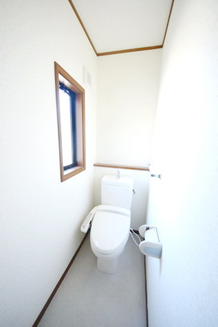 拡大写真:片平5丁目賃貸住宅L棟 1階01の〜トイレの時間も大切なひととき〜