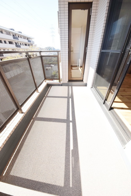 拡大写真:カスタネア栗平2番館 4階0404の〜風にあたってリフレッシュ〜