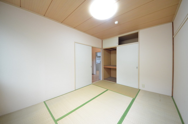 拡大写真:サニーサイド南大沢B棟 2階0201の★奥行きがあり、使いやすい収納です★