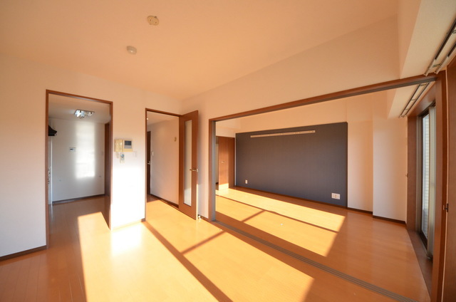 拡大写真:グランディールはるひ野 4階406の★開放感のあるお部屋★