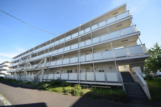 拡大写真:ビレッジハウス下九沢7号棟 2階203の〜大きな建物〜