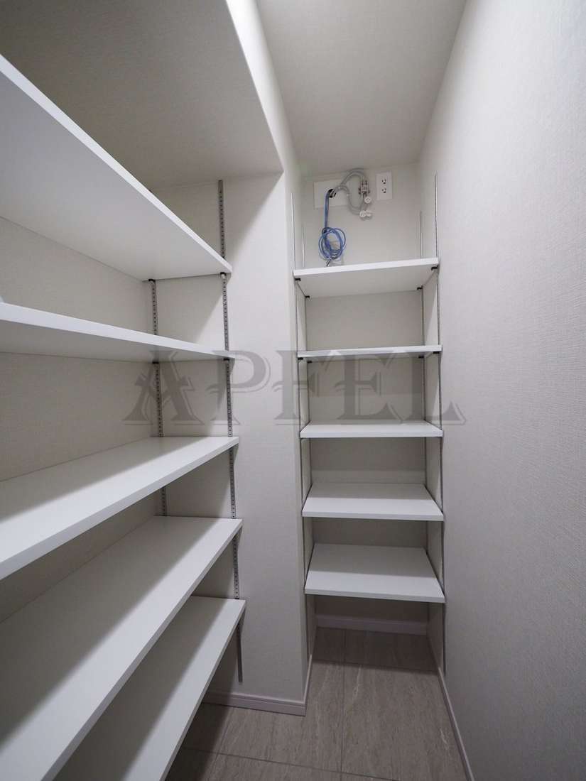 拡大写真:SK RESIDENCES SHINSAIBASHI 6階601の玄関