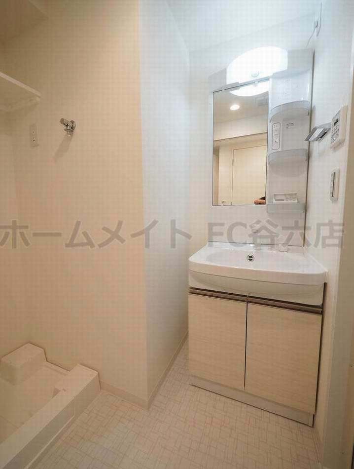 拡大写真:La Douceur梅田West 8階801の洗面所
