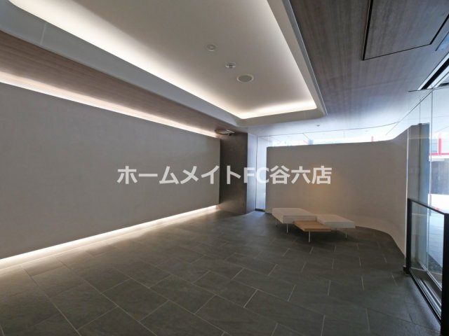 拡大写真:コンフォリア・リヴ北浜淡路町 12階1201のエントランス