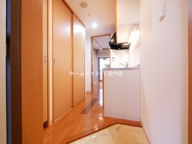 拡大写真:URBAN FLATS江坂 10階1007の玄関