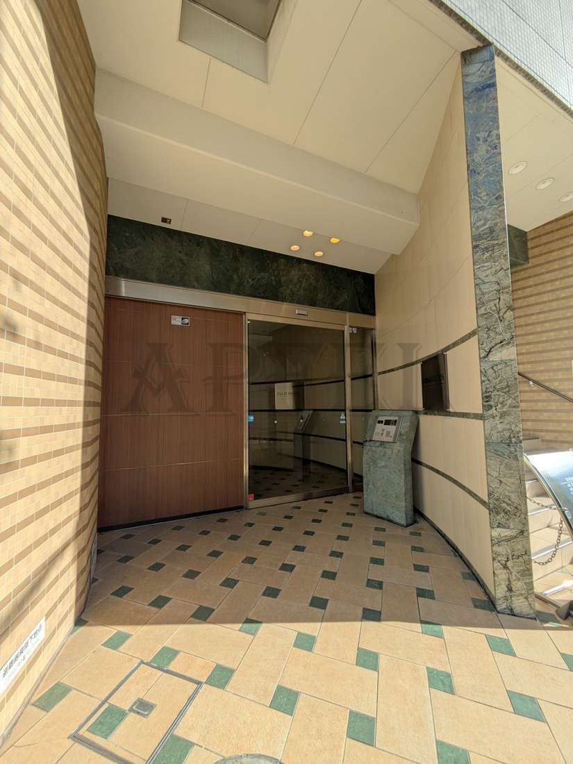 拡大写真:URBAN FLATS江坂 10階1007のエントランス
