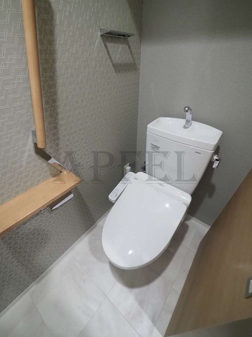拡大写真:シーズンフラッツ靭本町 4階402のトイレ