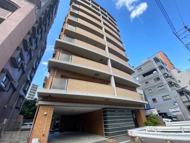 シューベルブ六本松の外観