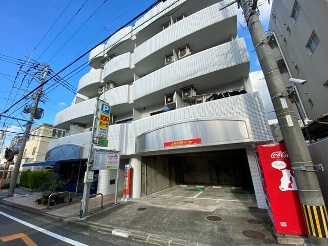 第2アキラタワーの外観