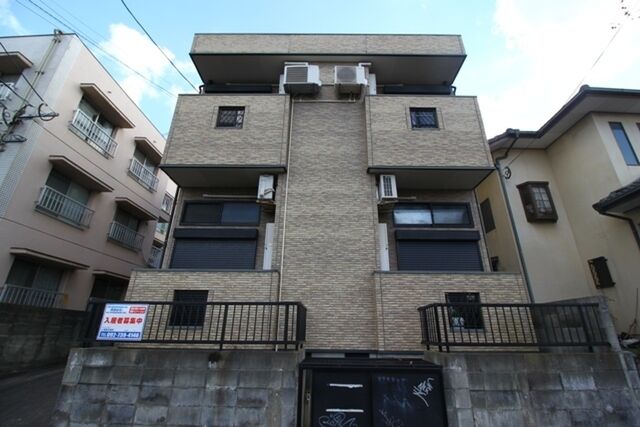 ピュア茶山弐番館の外観