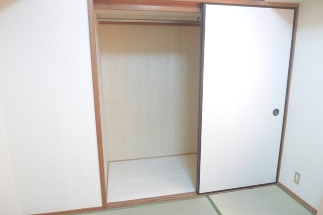 拡大写真:リーベンハイム室見 1階101の収納