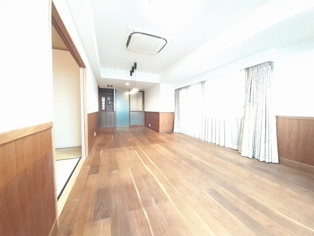 拡大写真:アトモスももち 17階1706のリビング