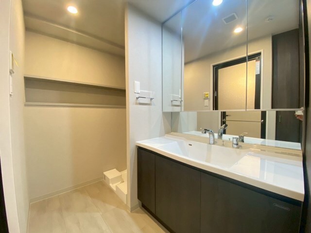 拡大写真:S-RESIDENCE百道aureate 7階703の洗面台