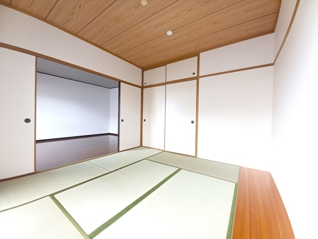 拡大写真:エミネント西新 7階702の居間