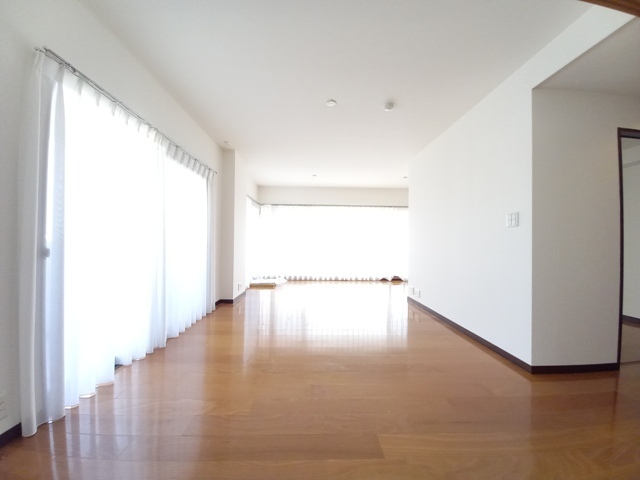 拡大写真:ピエールボレ室見 7階701のリビング