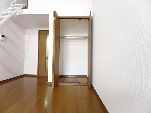 拡大写真:ティアラ原南 1階101の収納