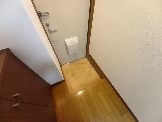 拡大写真:ティアラ原南 1階101の玄関