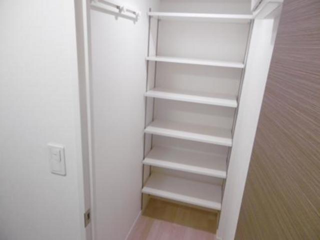拡大写真:シューベルブ六本松 4階401の収納
