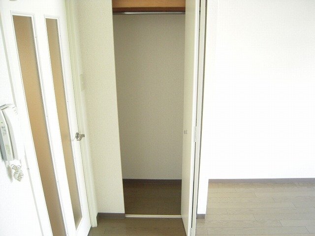 拡大写真:メゾンドヴィレ大濠 6階606の収納