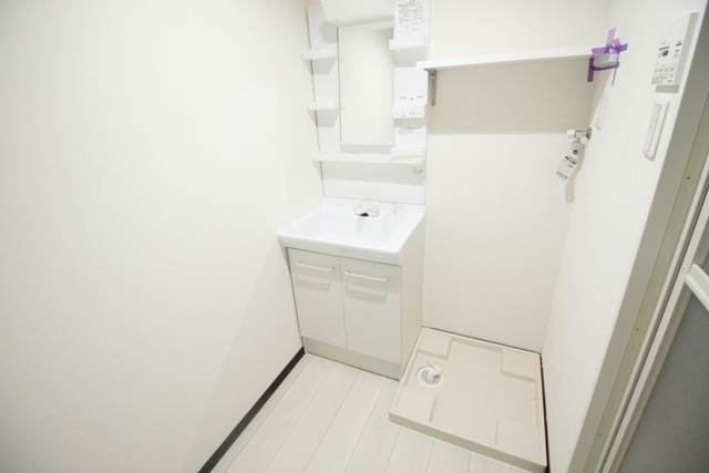 拡大写真:MEINOHAMA416 3階3203の洗面台