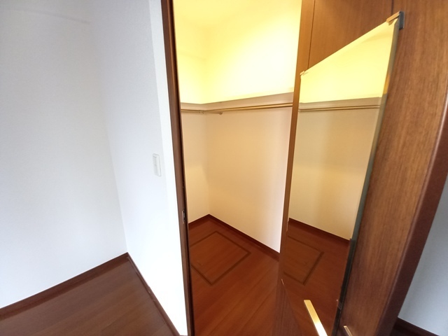 拡大写真:ライオンズマンション桜坂シティ 3階302の収納