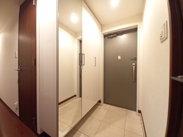 拡大写真:ライオンズマンション桜坂シティ 3階302の玄関