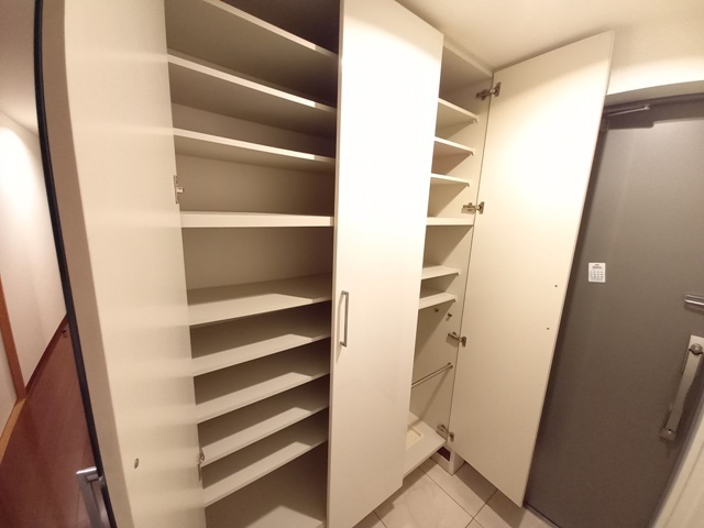 拡大写真:ライオンズマンション桜坂シティ 3階302の玄関