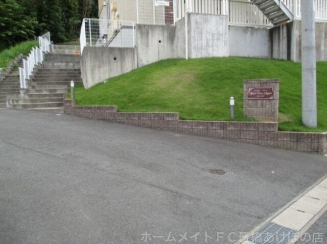拡大写真:リバービューハイアット 2階205のエントランス