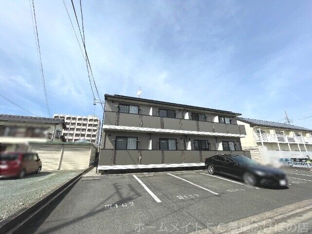 拡大写真：メゾン・ド・ラヴィ菰口　Ⅲ 1階103の建物外観