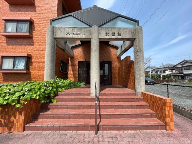 拡大写真:フリーダムコート弐番館 3階305のエントランス
