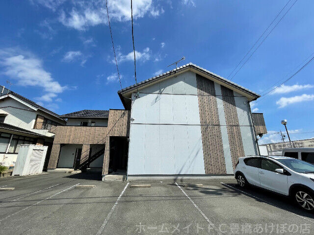 拡大写真:アンフィールド 1階102の建物外観