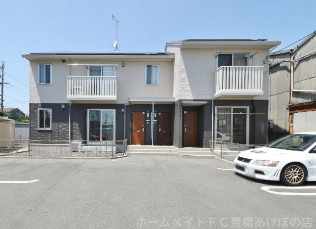 拡大写真:カーサ トライアンフ 1階102の建物外観