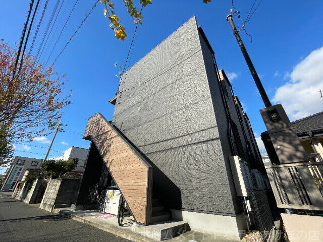 拡大写真：リバーサイド花田 1階102の外観
