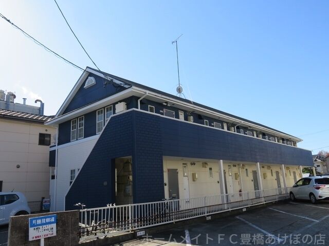 拡大写真:ウイングコート花田壱番館 1階102の建物外観